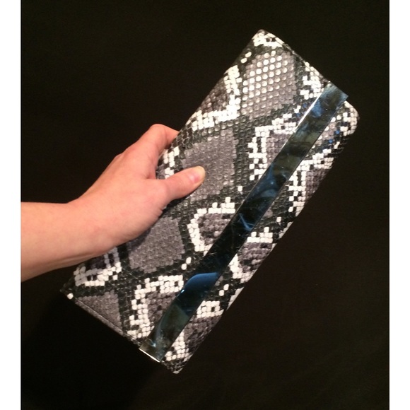 Faux Snakeskin Clutch/Chain Purse - SO GLAM - Picture 2 of 6